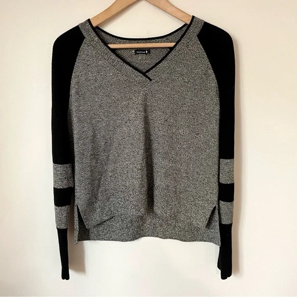 Smartwool Women's Edgewood V-Neck Sweater Black and Grey Size Small - Picture 3 of 9
